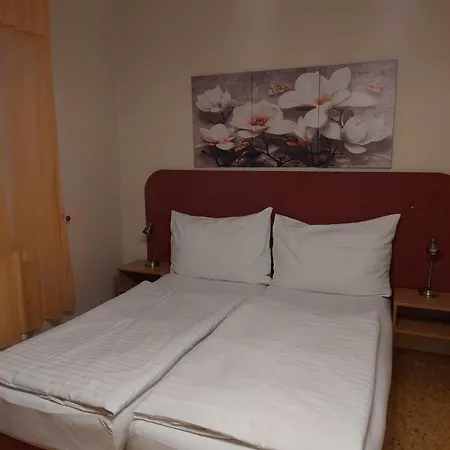 招待所 Greenstar 3*